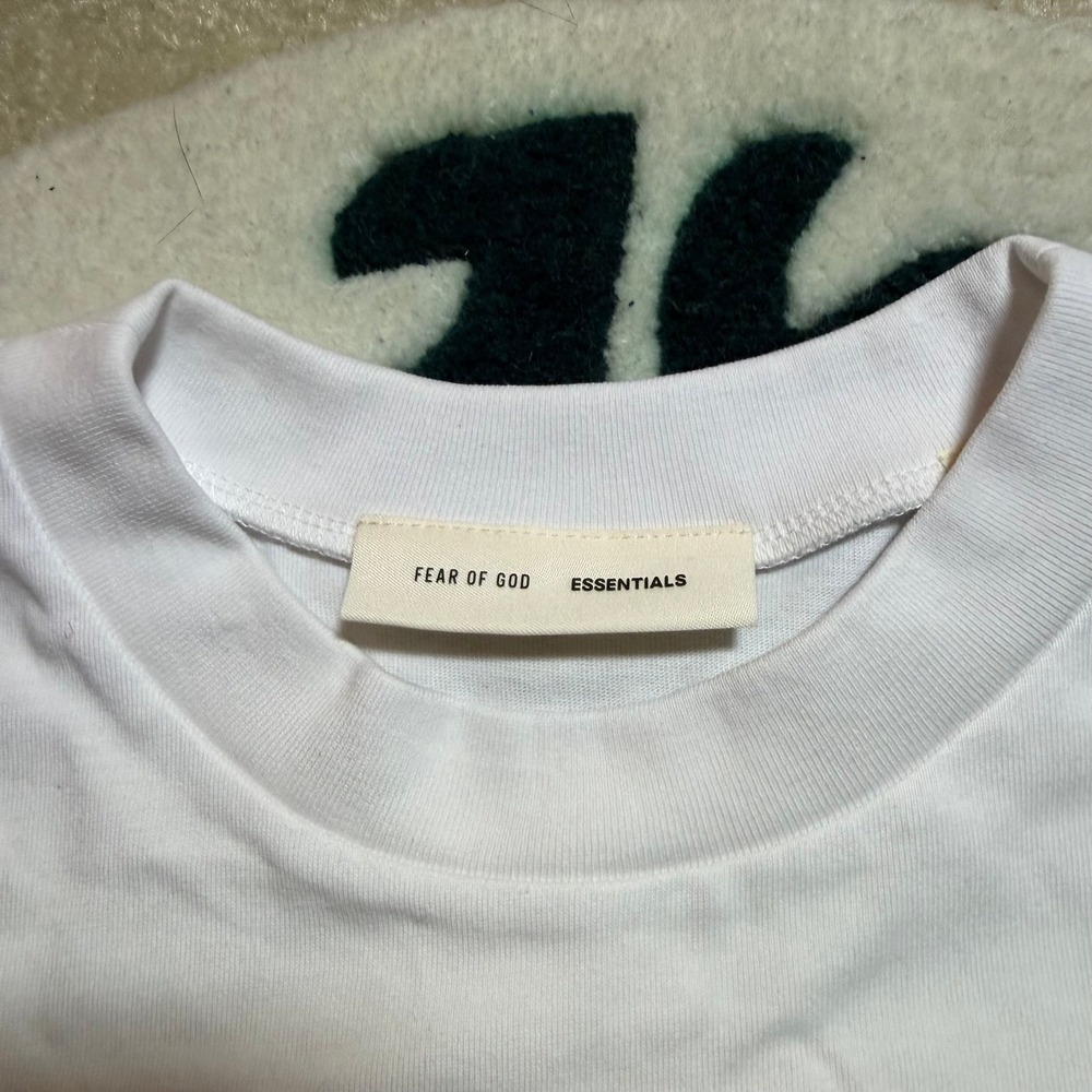Fear of God Essentials White Logo T-Shirt Streetwear Basic Mens Size Medium - Picture 5 of 7